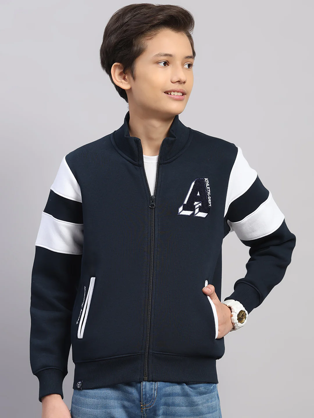 Boys Navy Blue Embroidered Round Neck Full Sleeve Sweatshirt