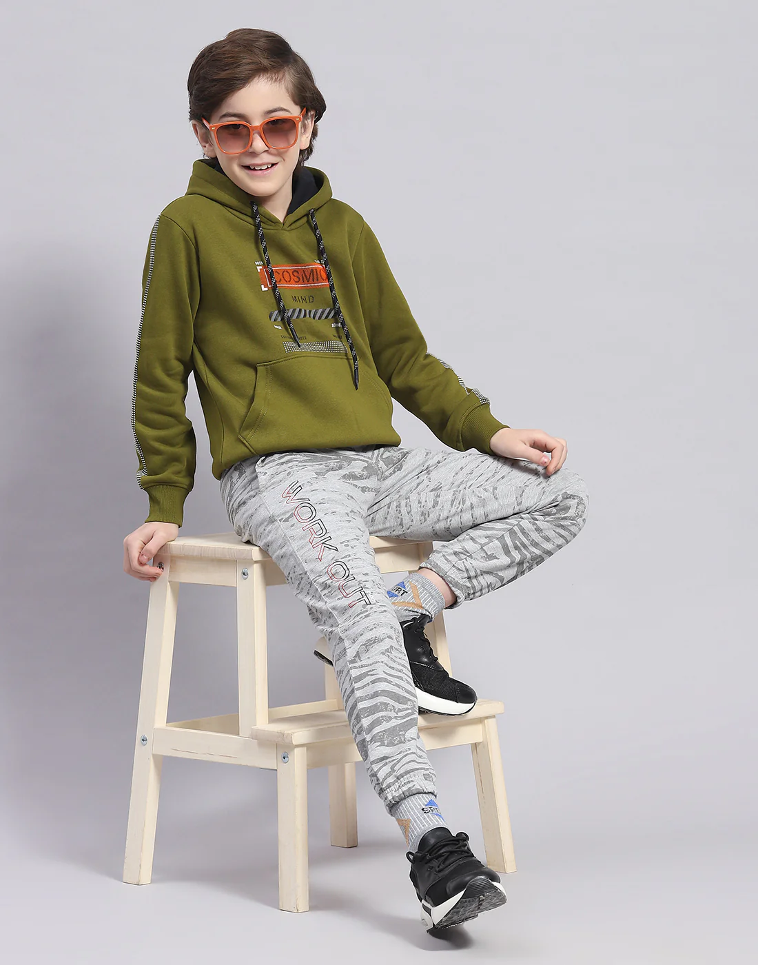 Boys Olive Printed Hooded Full Sleeve Sweatshirt