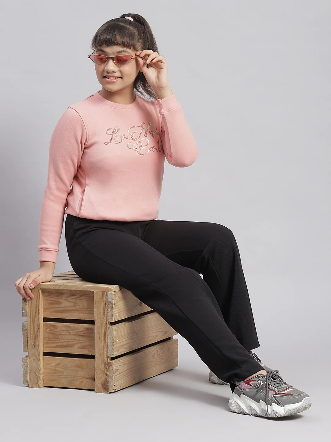Girls Pink Embellished Round Neck Full Sleeve Sweatshirt