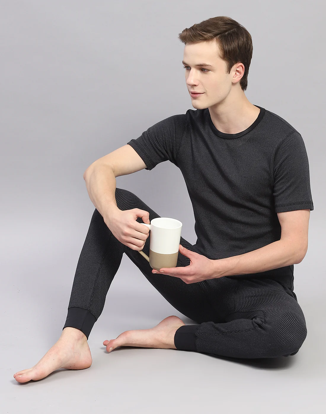 Men Black Solid Round Neck Half Sleeve Thermal Vest