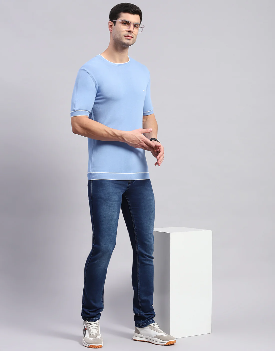 Men Blue Solid Round Neck Half Sleeve T-Shirt - Image 2