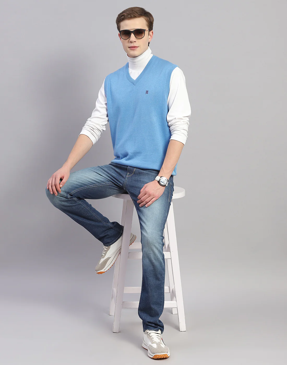 Men Blue Solid V Neck Sleeveless Sweater