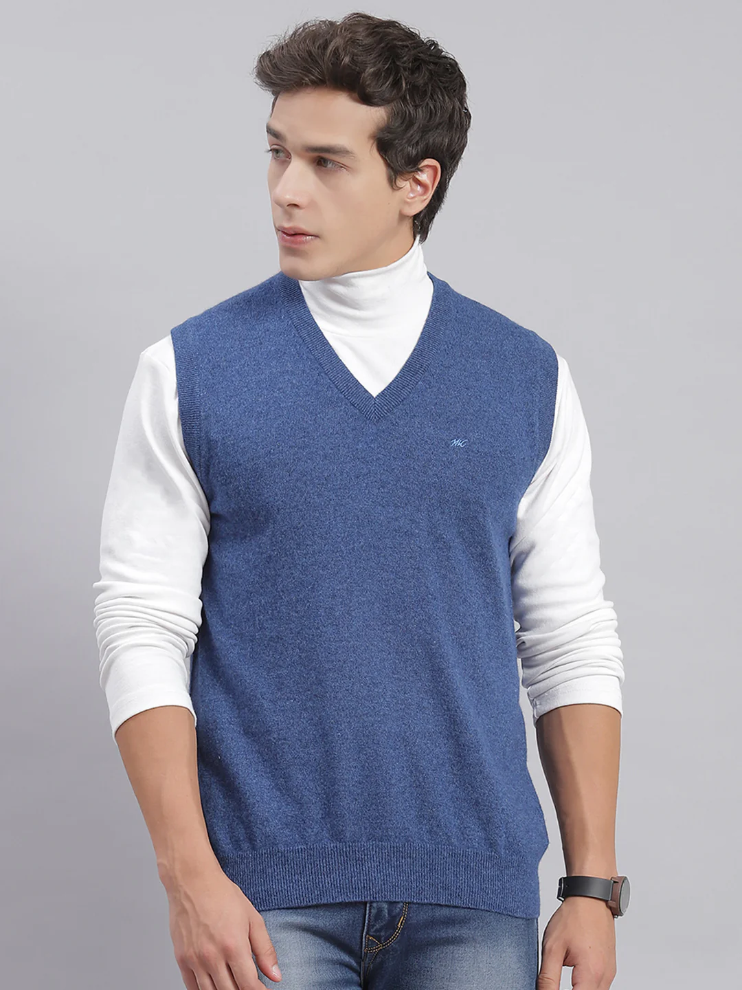 Men Blue Solid V Neck Sleeveless Sweaters/Pullovers