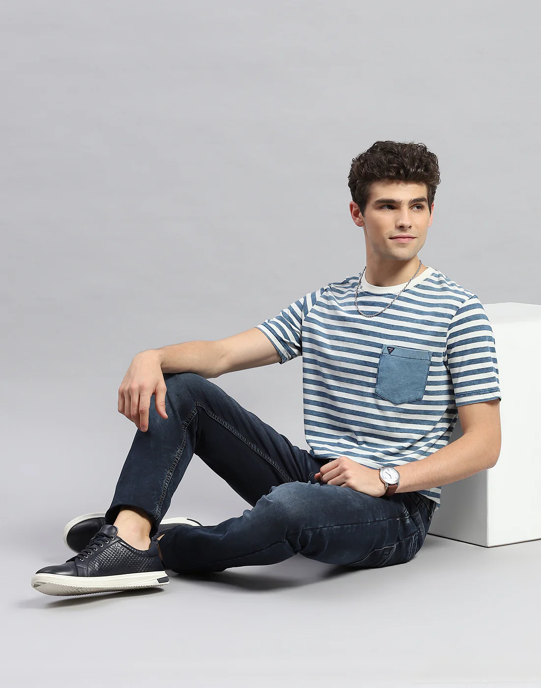 Men Blue Stripe Round Neck Half Sleeve T-Shirt - Image 2
