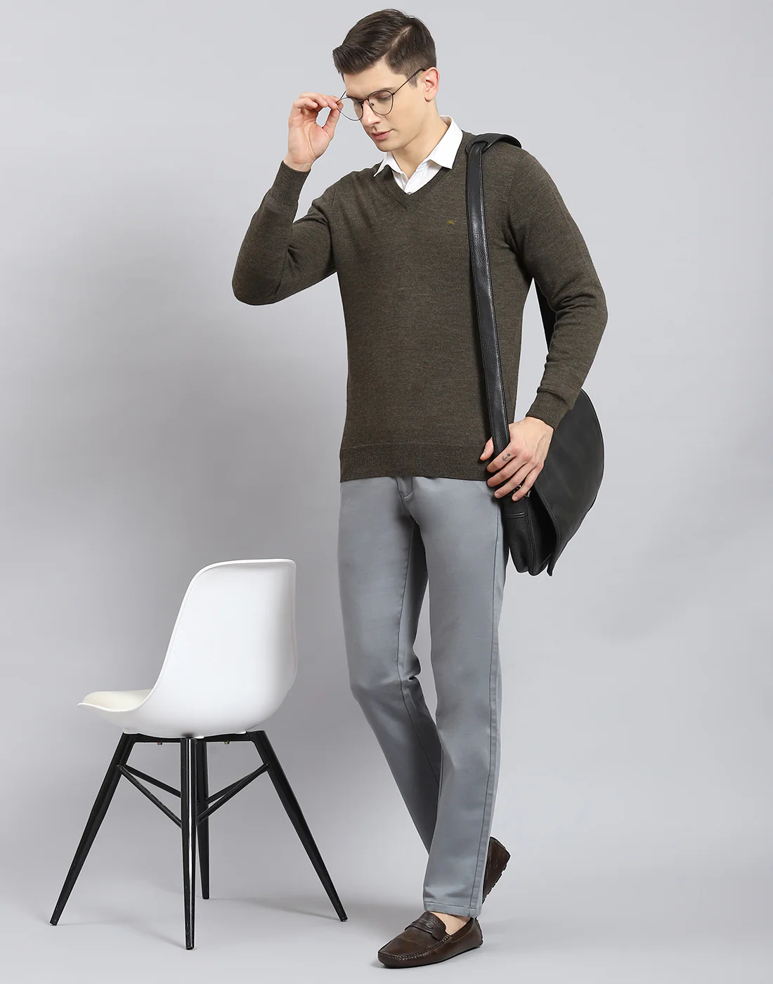 Men Brown Solid V Neck Full Sleeve Sweater