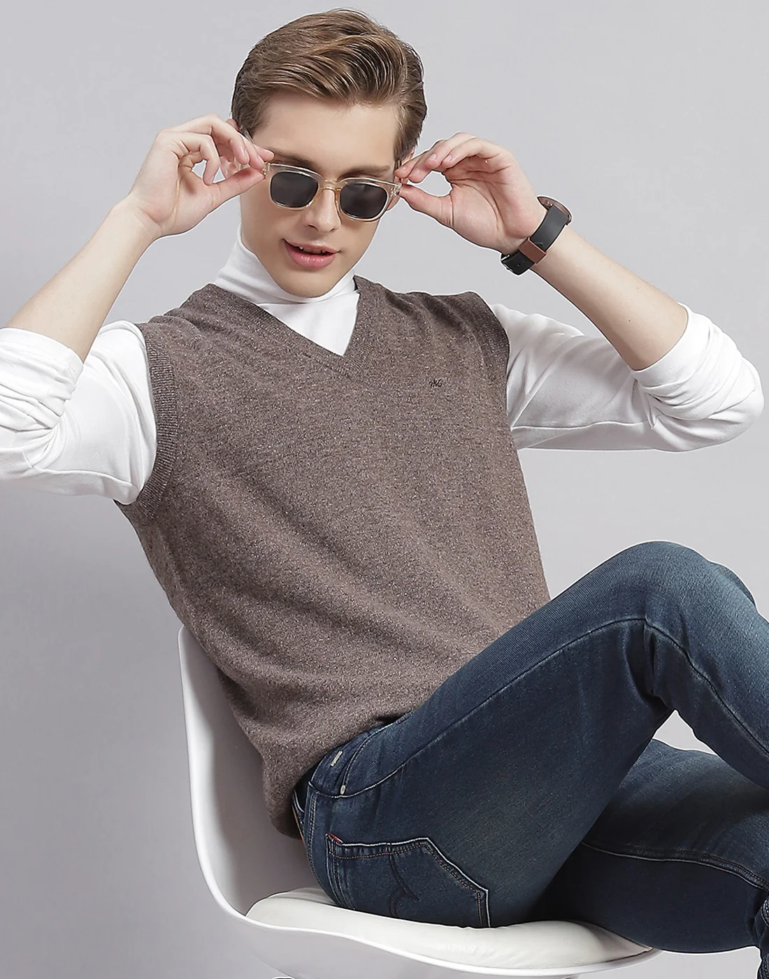 Men Brown Solid V Neck Sleeveless Sweater