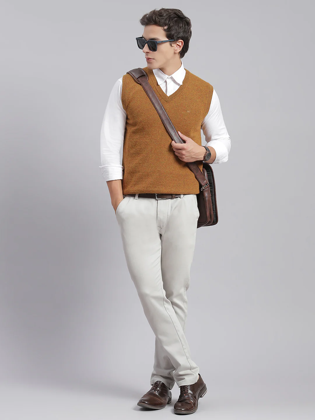 Men Brown Solid V Neck Sleeveless Sweaters/Pullovers