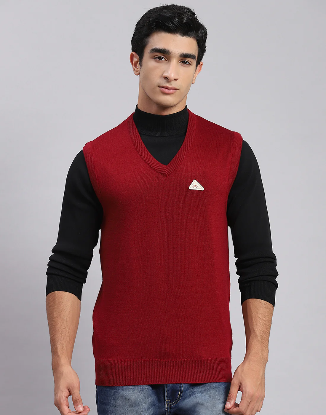 Men Maroon Solid V Neck Sleeveless Sweater
