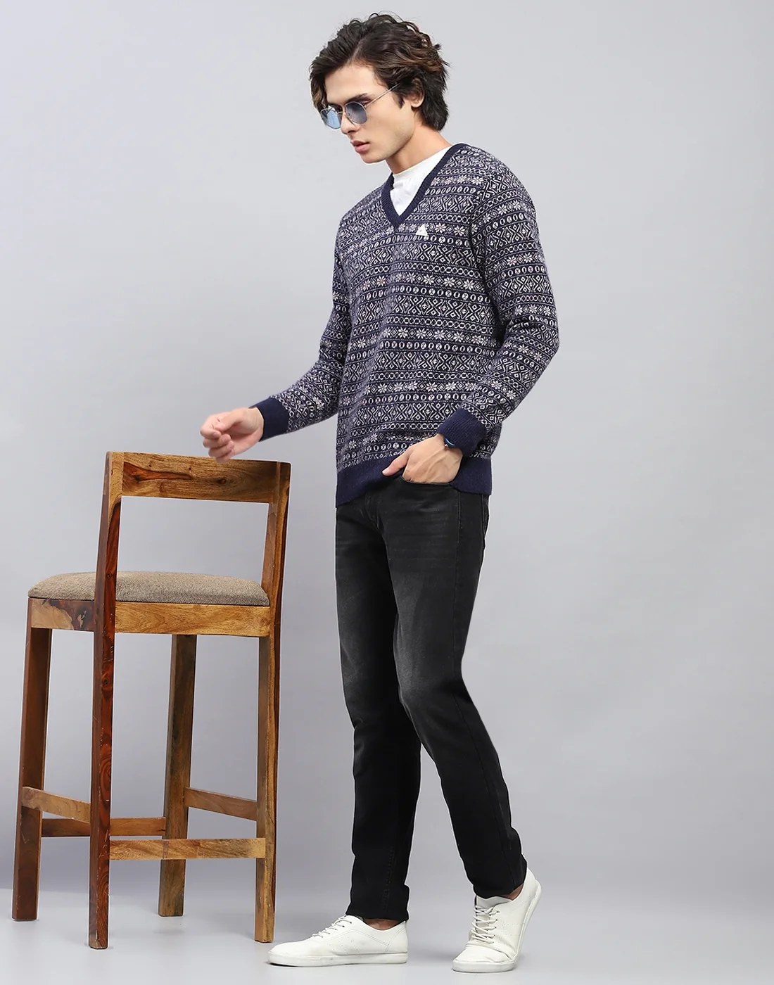 Men Navy Blue Self Design V Neck Full Sleeve Pullover