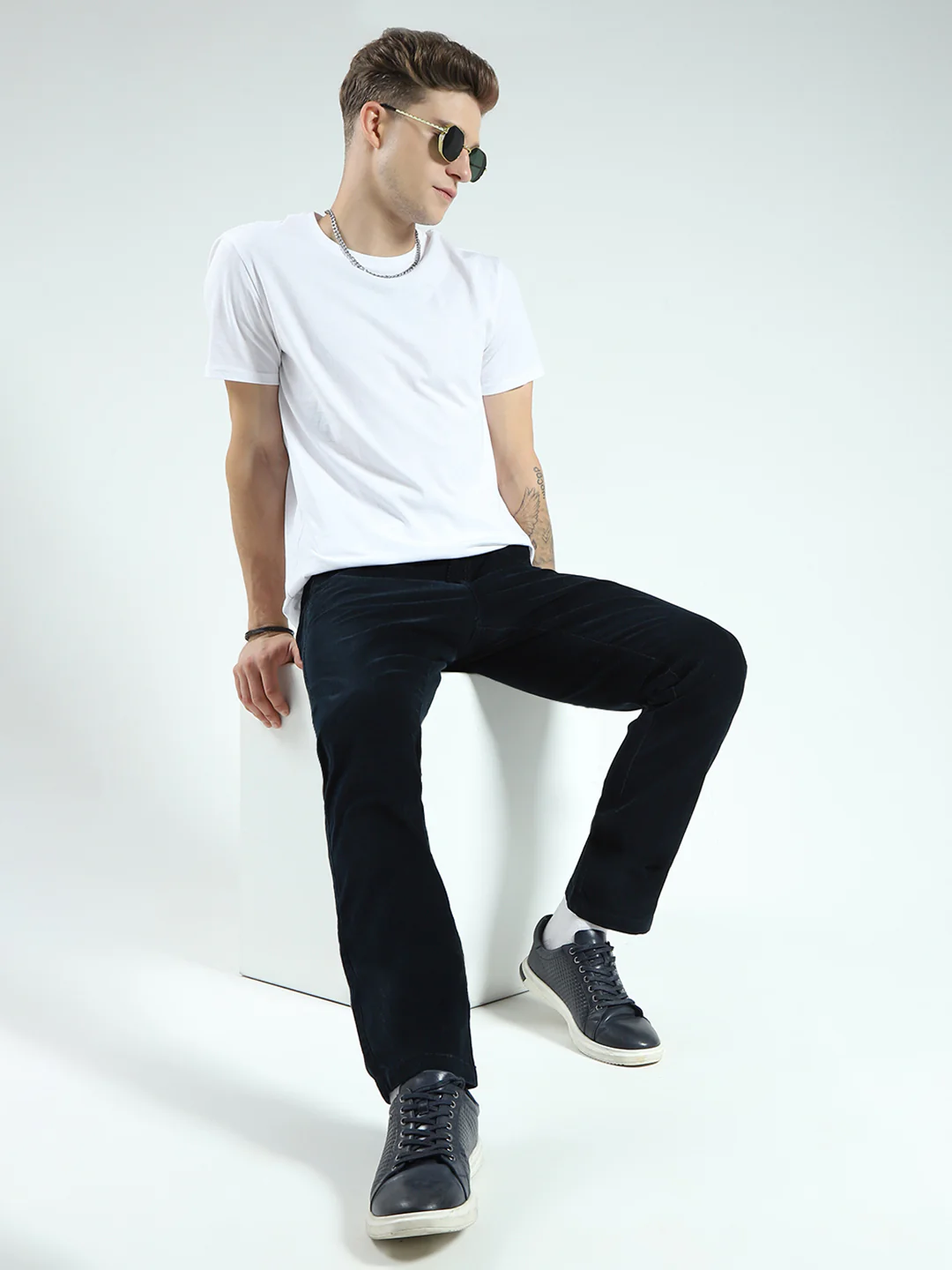 Men Navy Blue Solid Regular Fit Trouser - Image 2