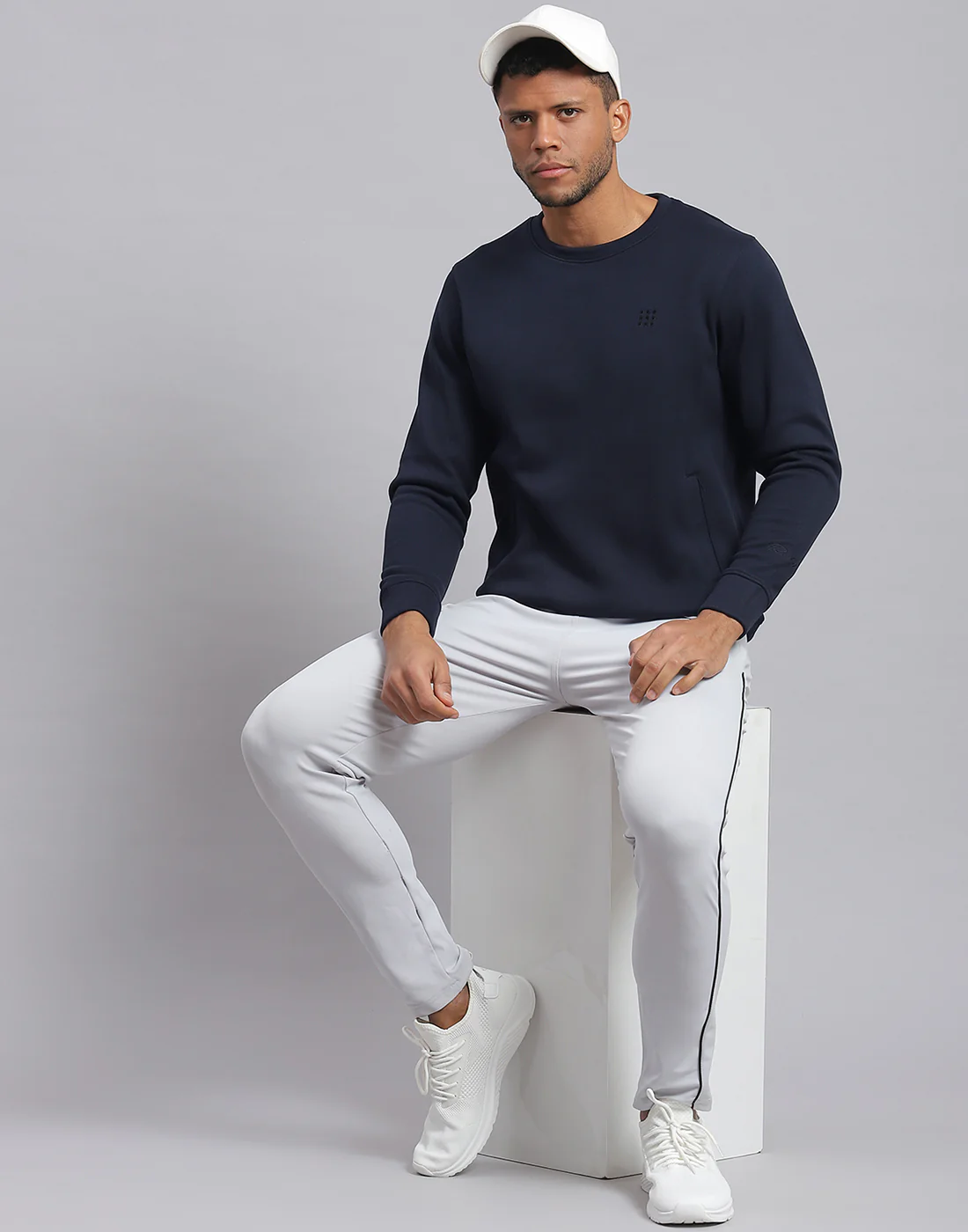 Rock.it Men Navy Blue Solid Round Neck Full Sleeve Sweatshirt