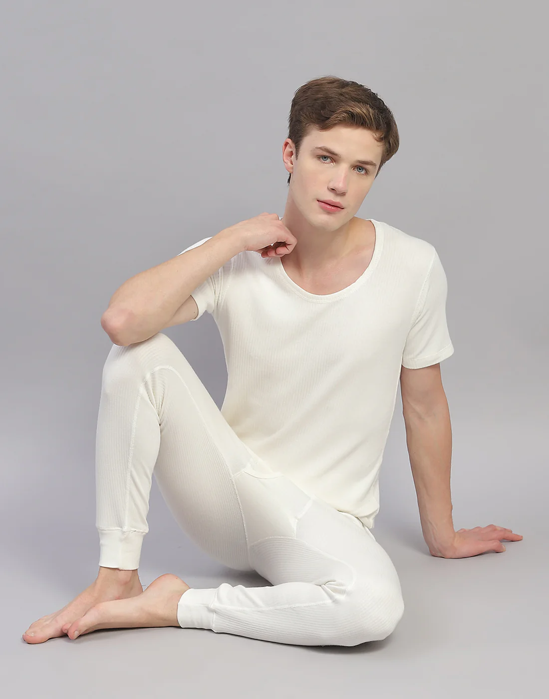 Men Off White Solid Round Neck Half Sleeve Thermal Vest