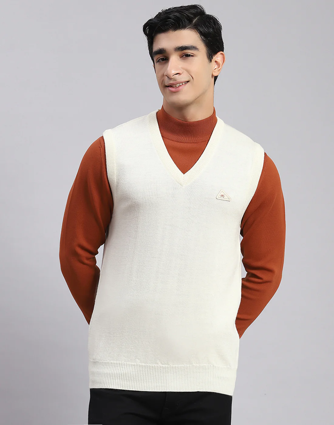Men Off White Solid V Neck Sleeveless Sweater