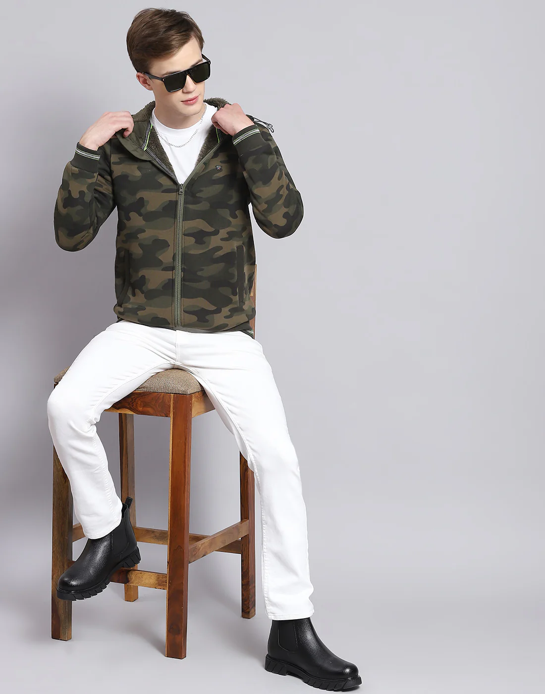 Men Olive Solid Hooded Full Sleeve Sweatshirt