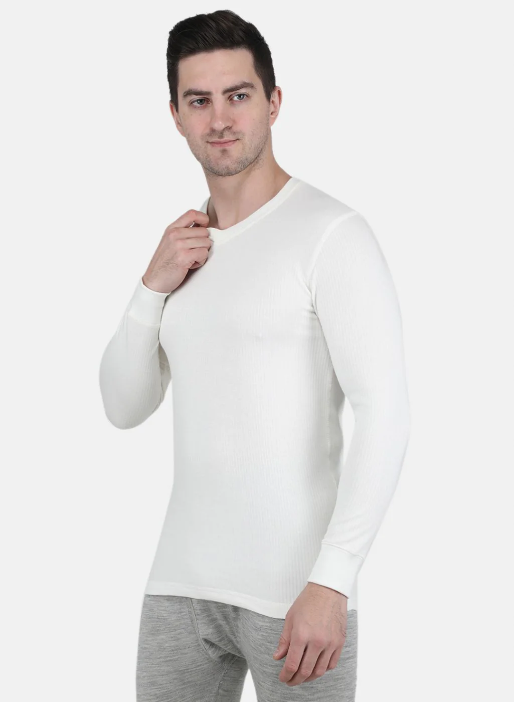 Men Off White Solid Thermal Vest - Image 2