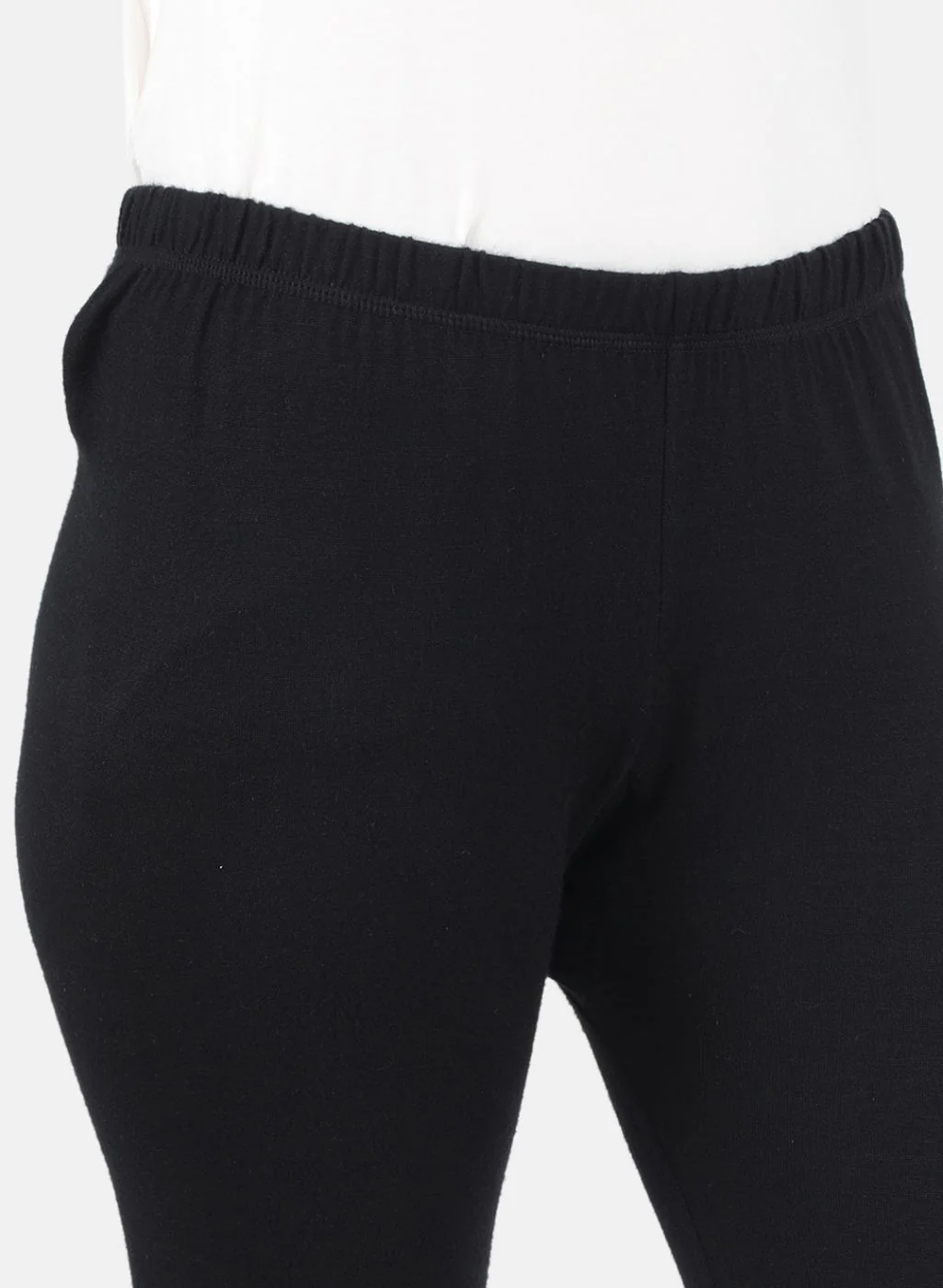 Women Black Solid Thermal Lower - Image 5