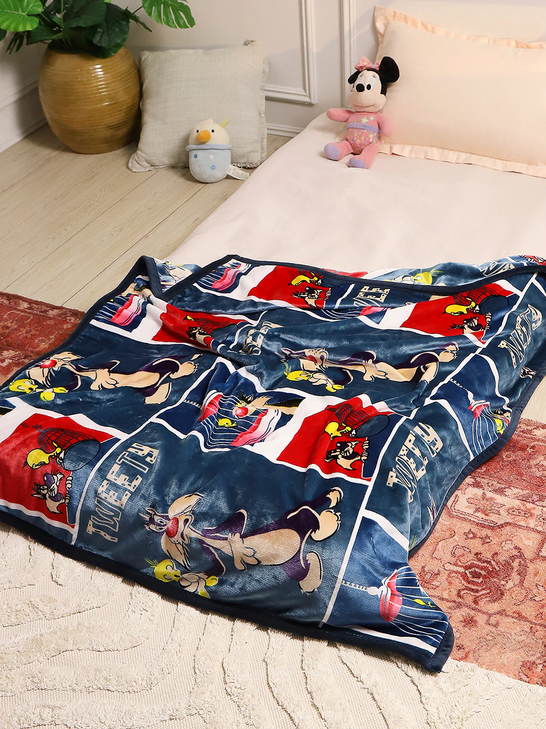 Tweety Bird Printed Plush Cartoon Network Blue Baby Blanket
