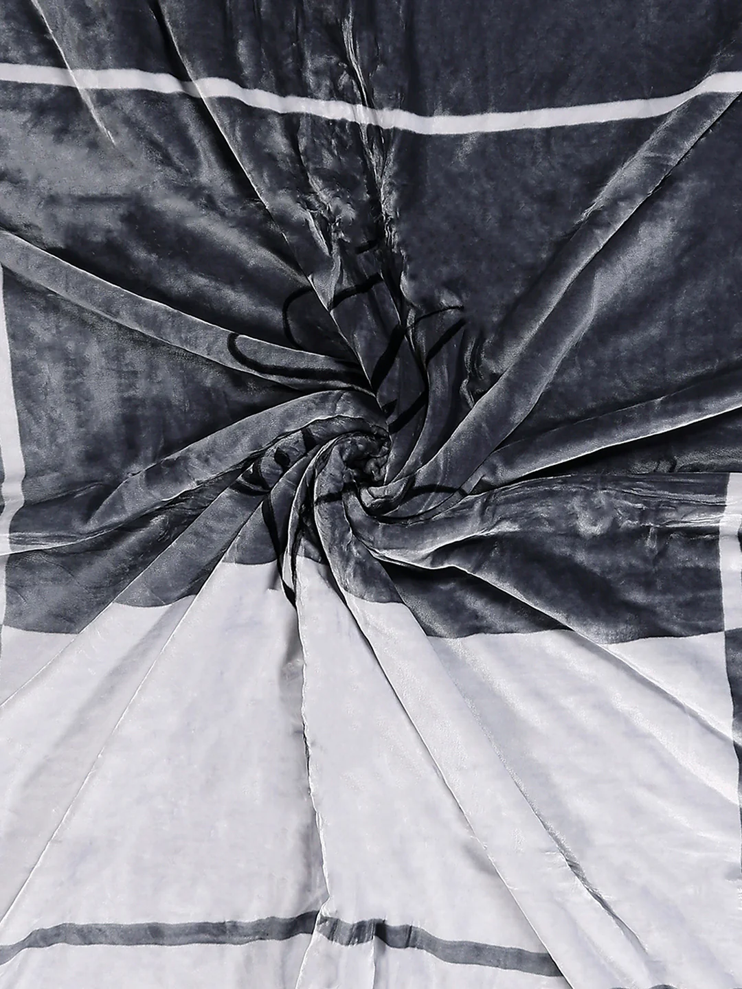 Printed Double Bed 3 Ply, 909 GSM Blanket for Heavy Winter - (Wild Side) - Image 7