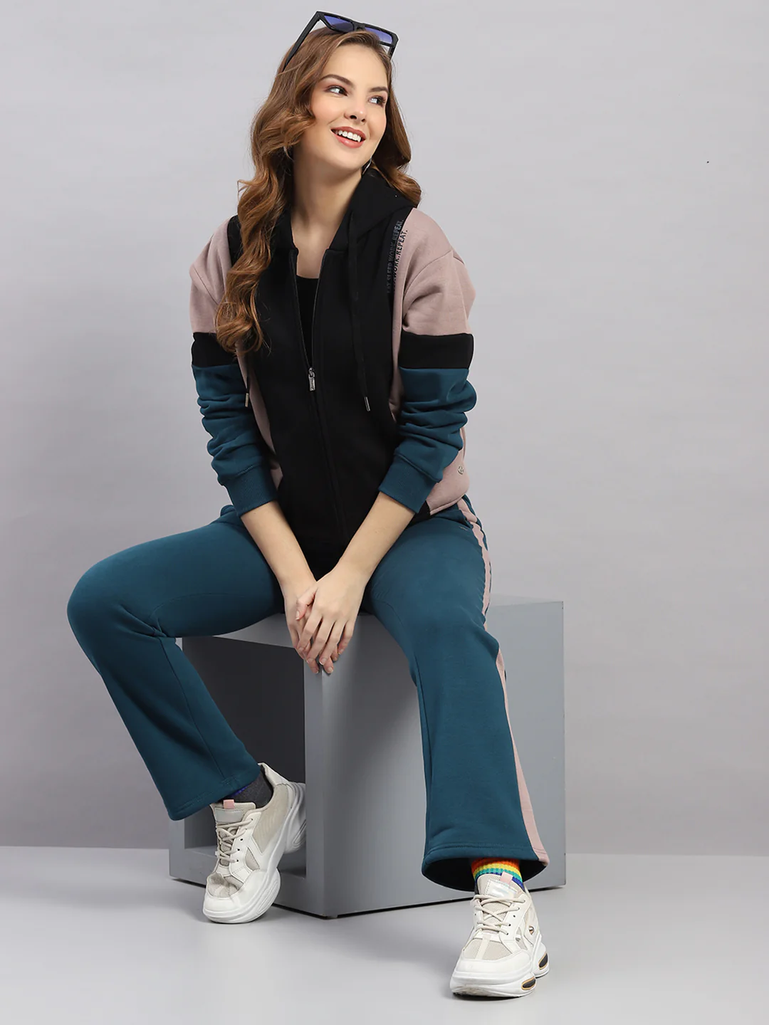 Women Black Printed Hooded Full Sleeve Winter Tracksuit