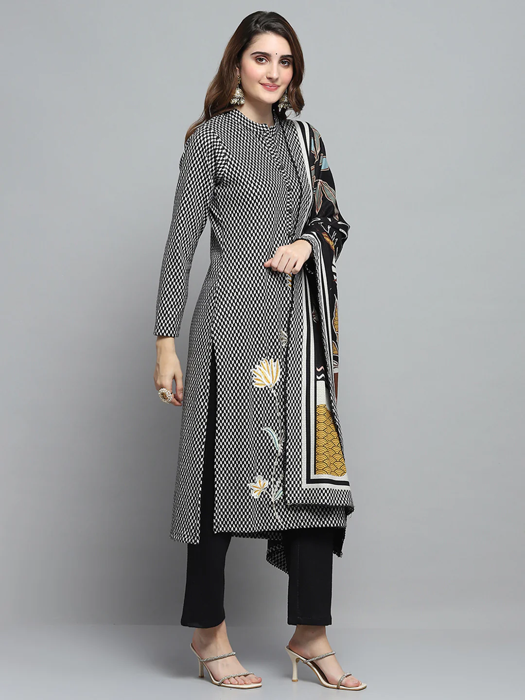 Women Black Self Design Round Neck Full Sleeve Kurti Set & Stole - Image 4