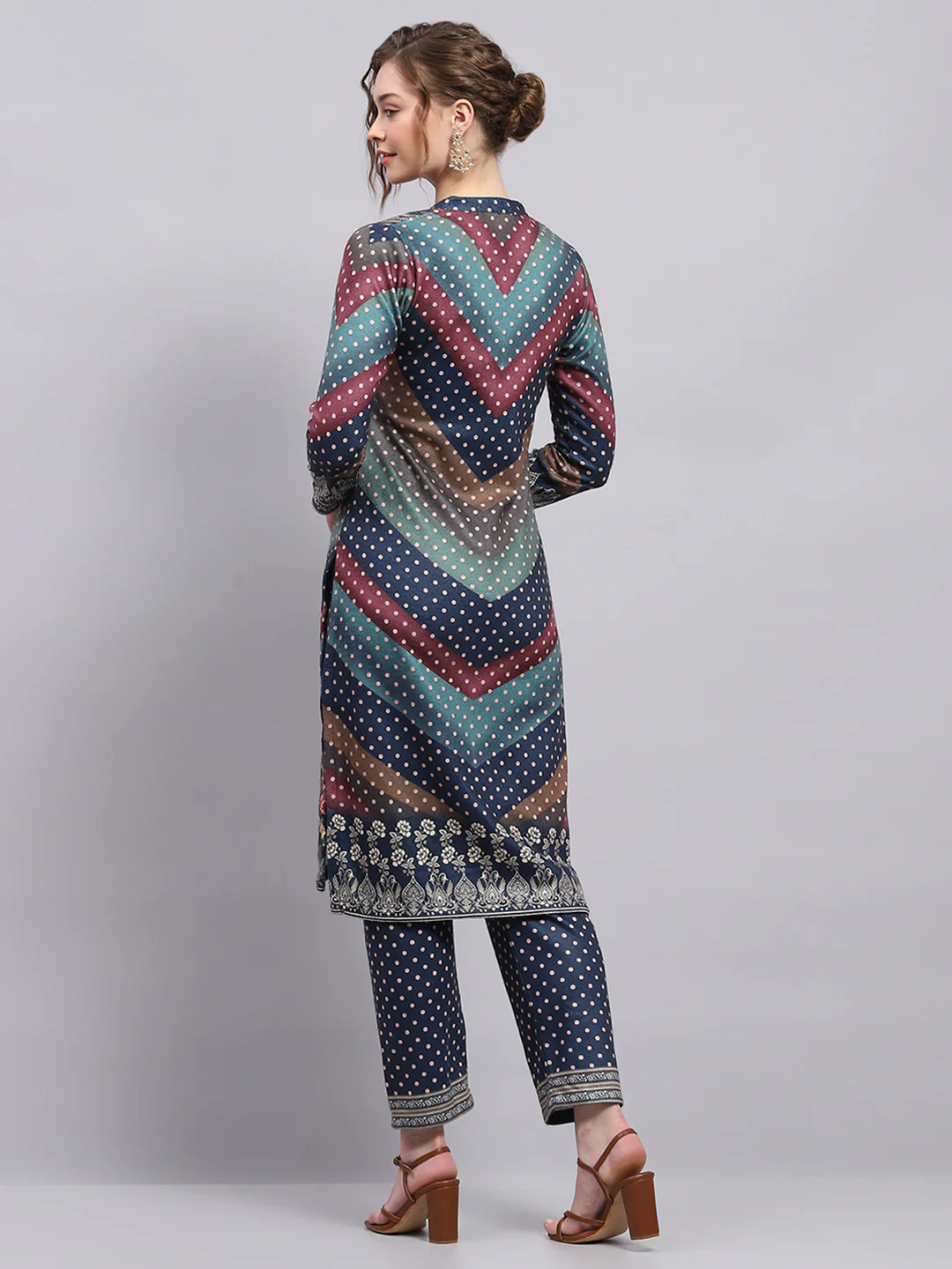 Women Blue Printed Round Neck 3/4th Sleeve Kurti Set for Winter - Image 5