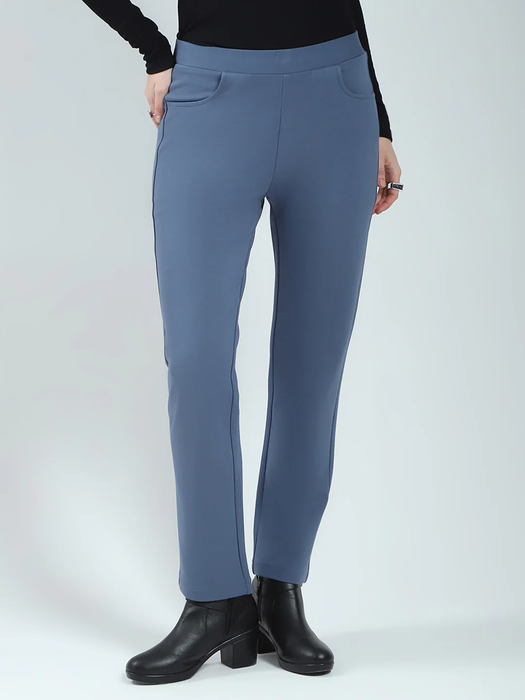 Women Blue Solid Regular Fit Jegging