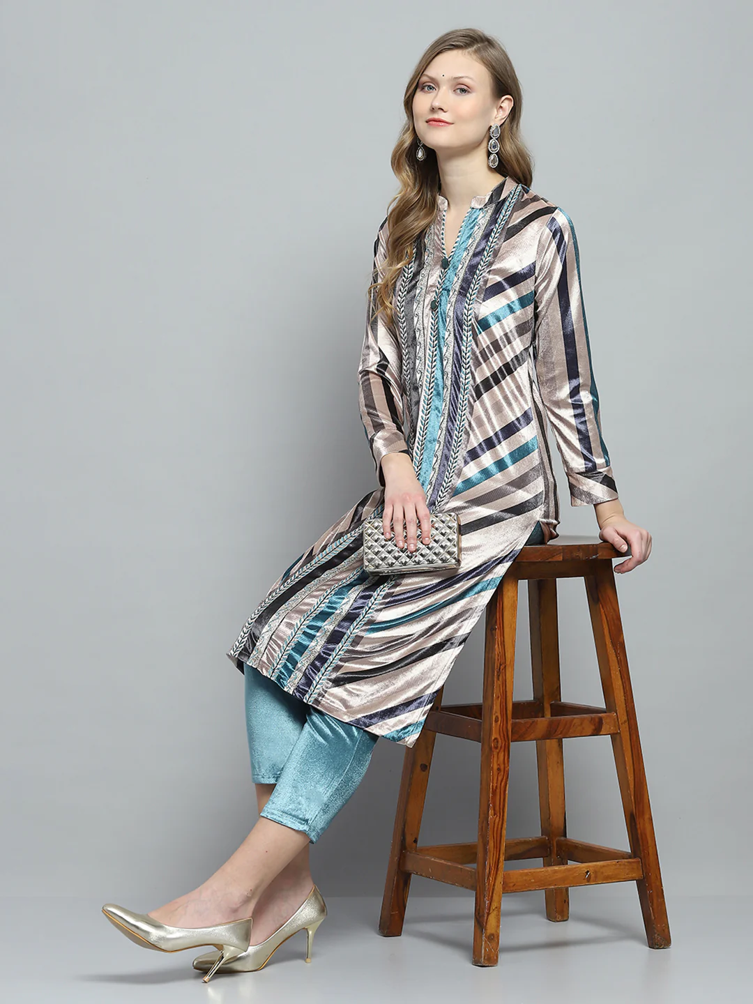 Women Cream Self Design Round Neck Full Sleeve Kurti Set for Winter - Image 2
