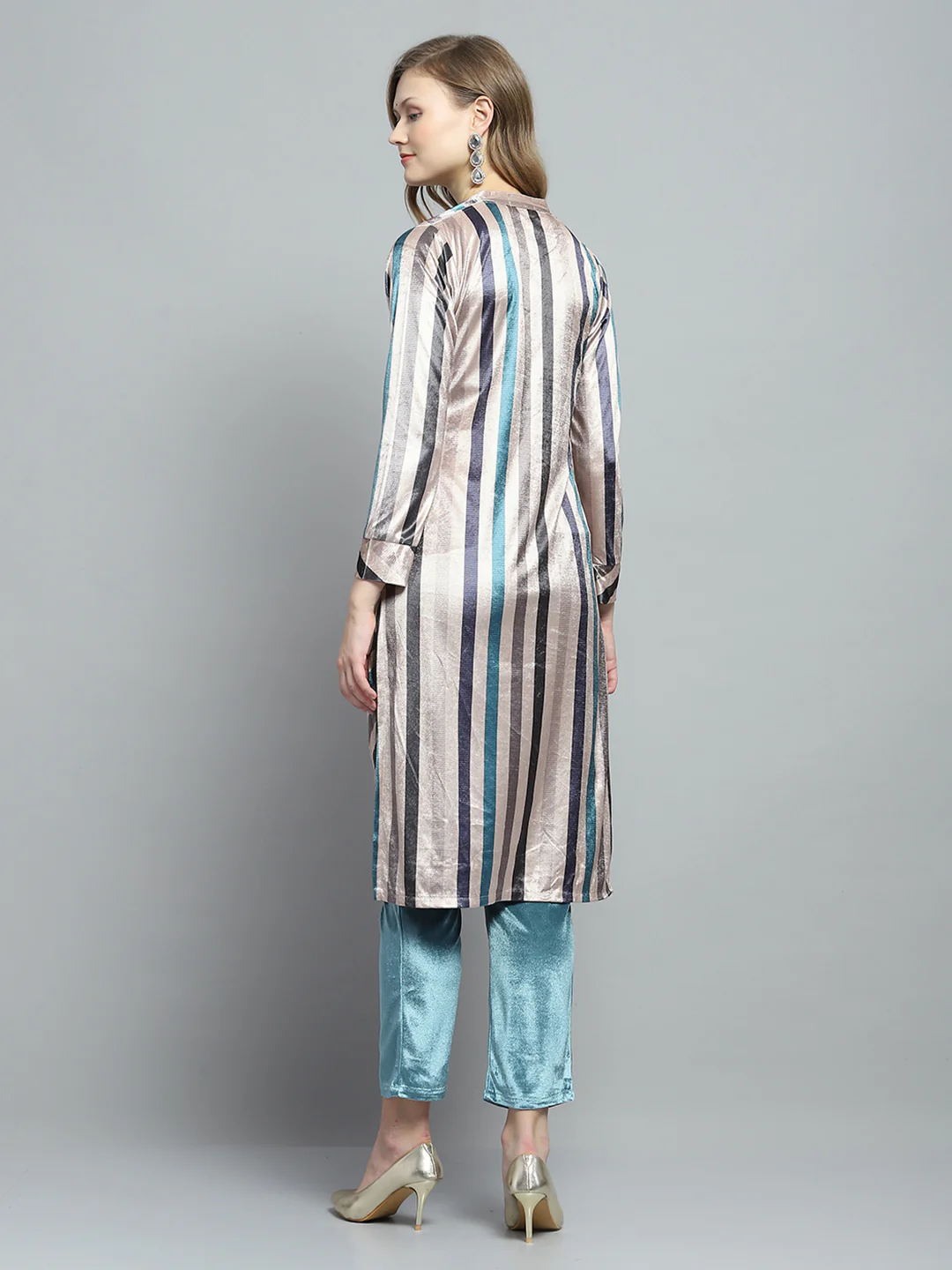 Women Cream Self Design Round Neck Full Sleeve Kurti Set for Winter - Image 5