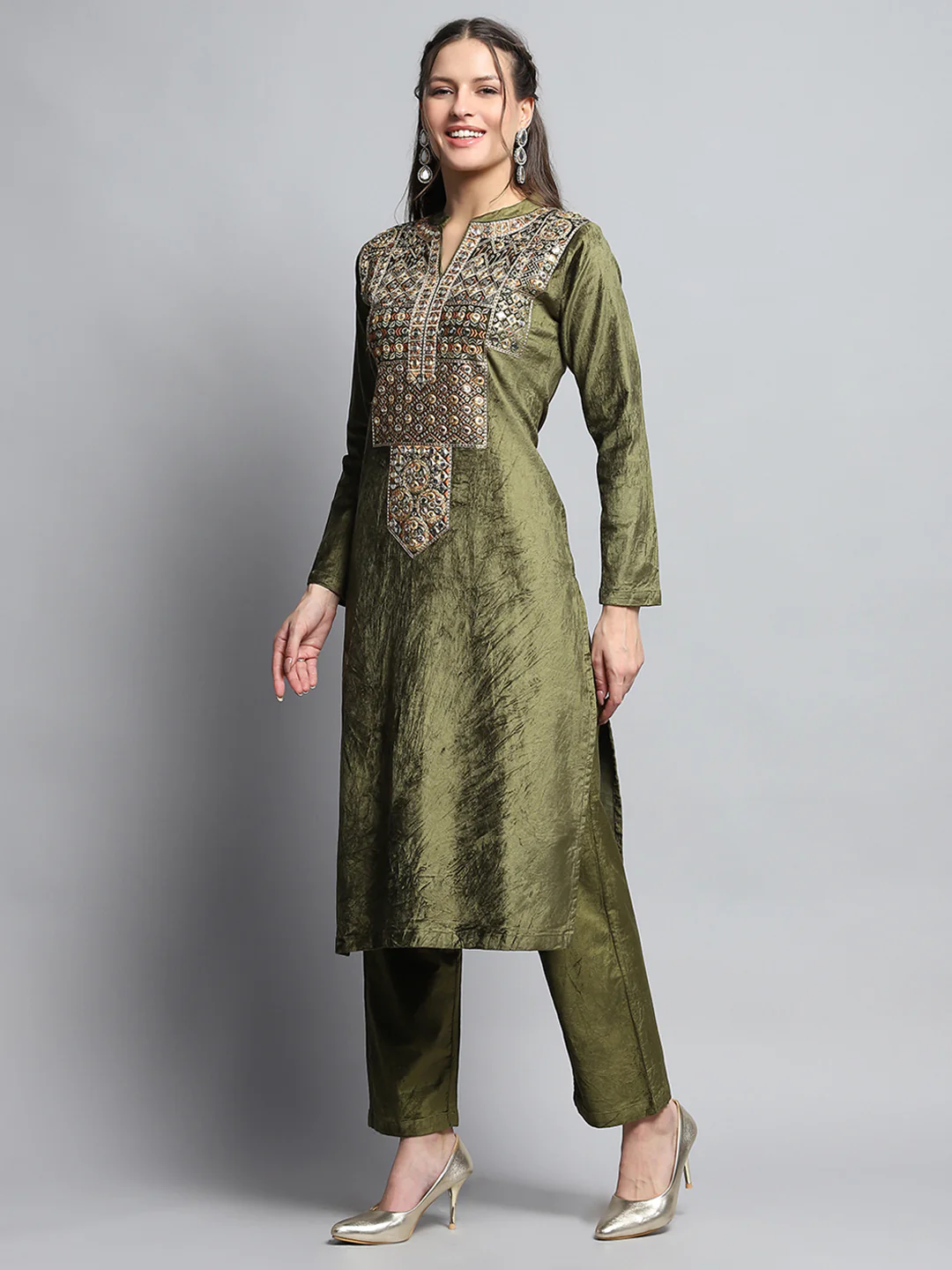 Women Green Self Design Round Neck Full Sleeve Kurti Set for Winter - Image 3
