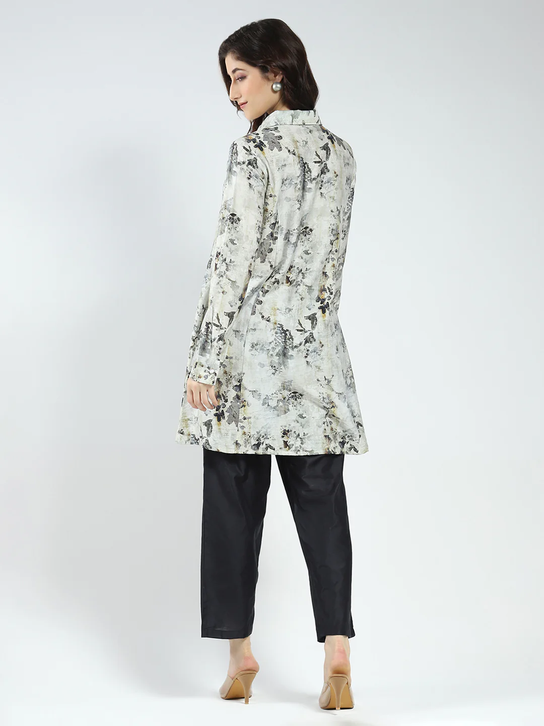 Women Grey & Black Printed Collar Full Sleeve Cords Set - Image 5