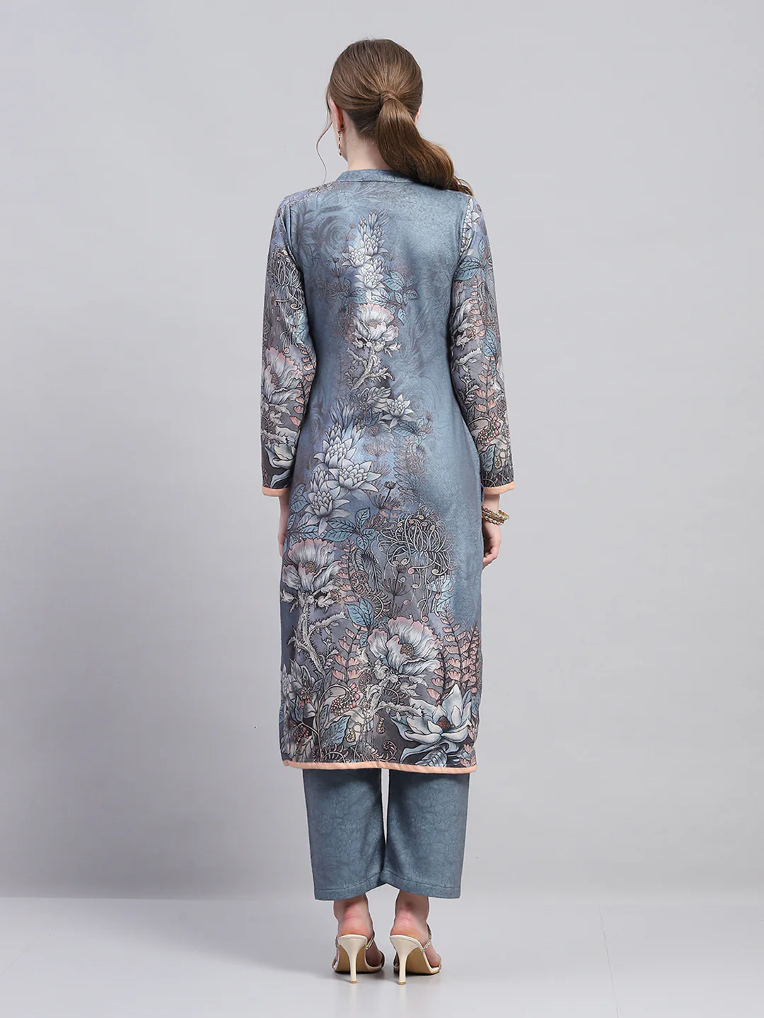 Women Grey Self Design Round Neck Full Sleeve Kurtis Set for Winter - Image 4