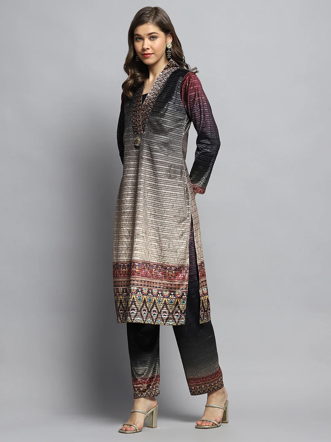 Women Maroon Self Design V Neck Full Sleeve Kurti Set with Bag - Image 3