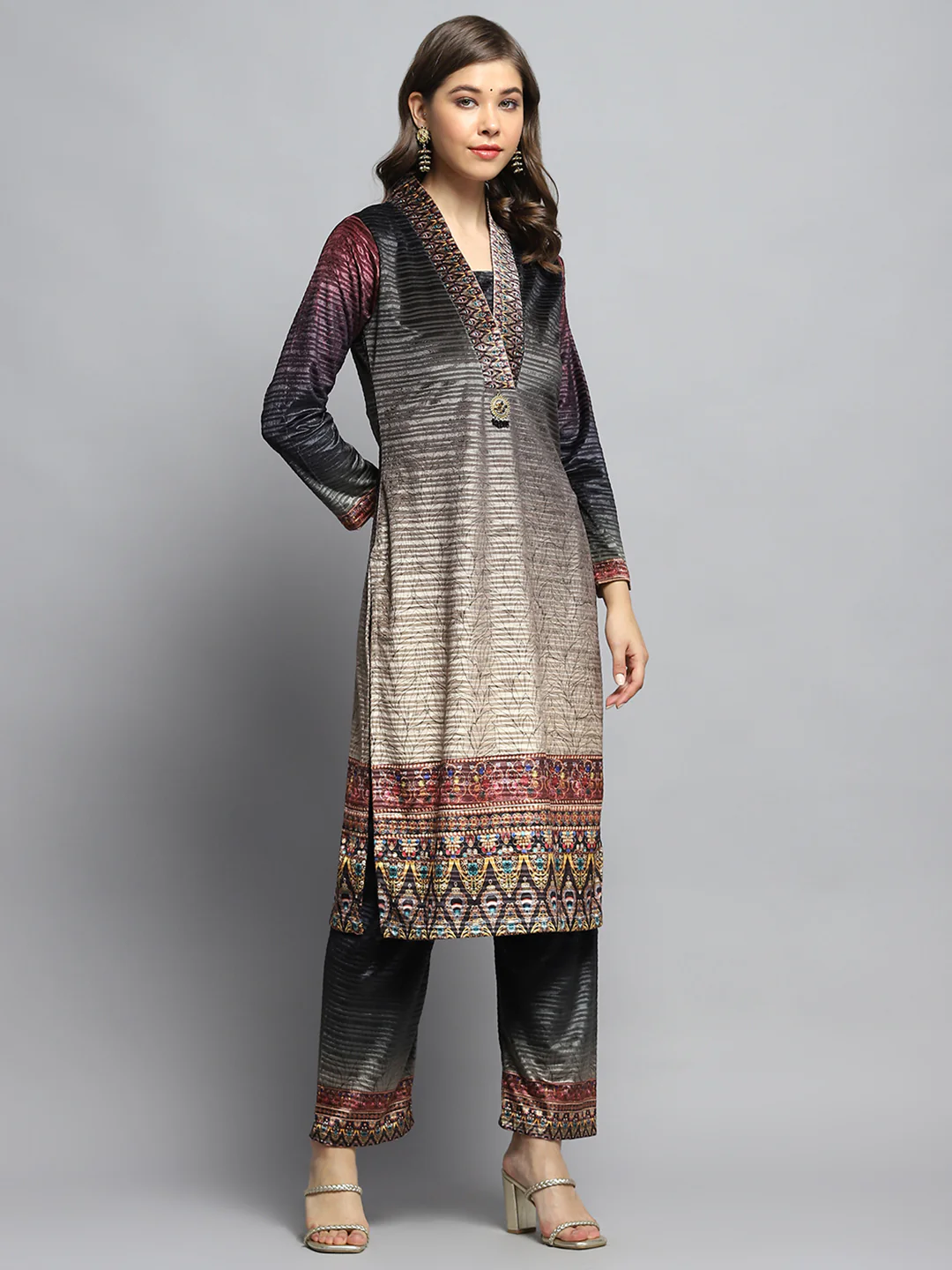 Women Maroon Self Design V Neck Full Sleeve Kurti Set with Bag - Image 4
