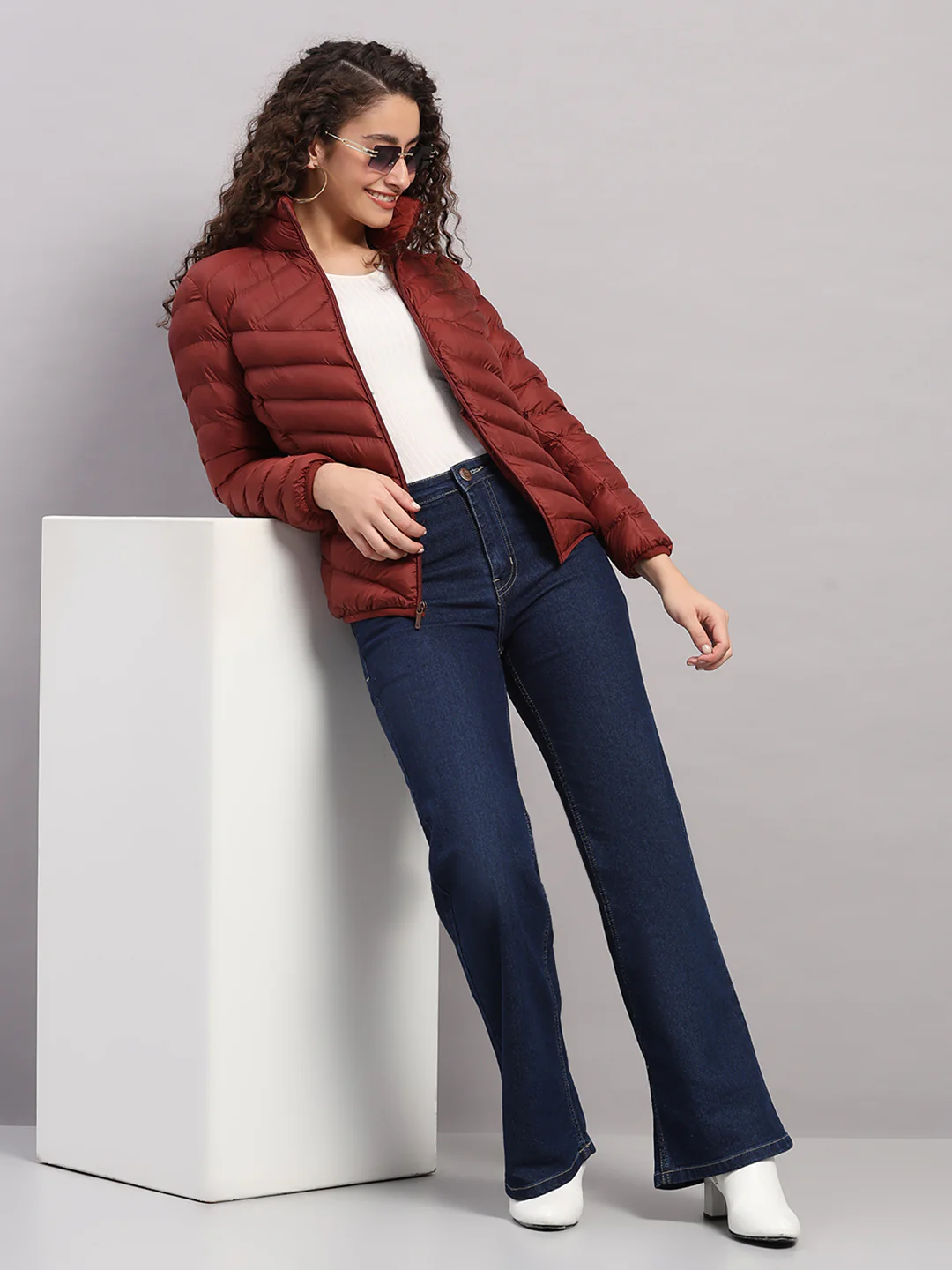 Women Maroon Solid Hooded Lightweight Packable Jacket - Image 2