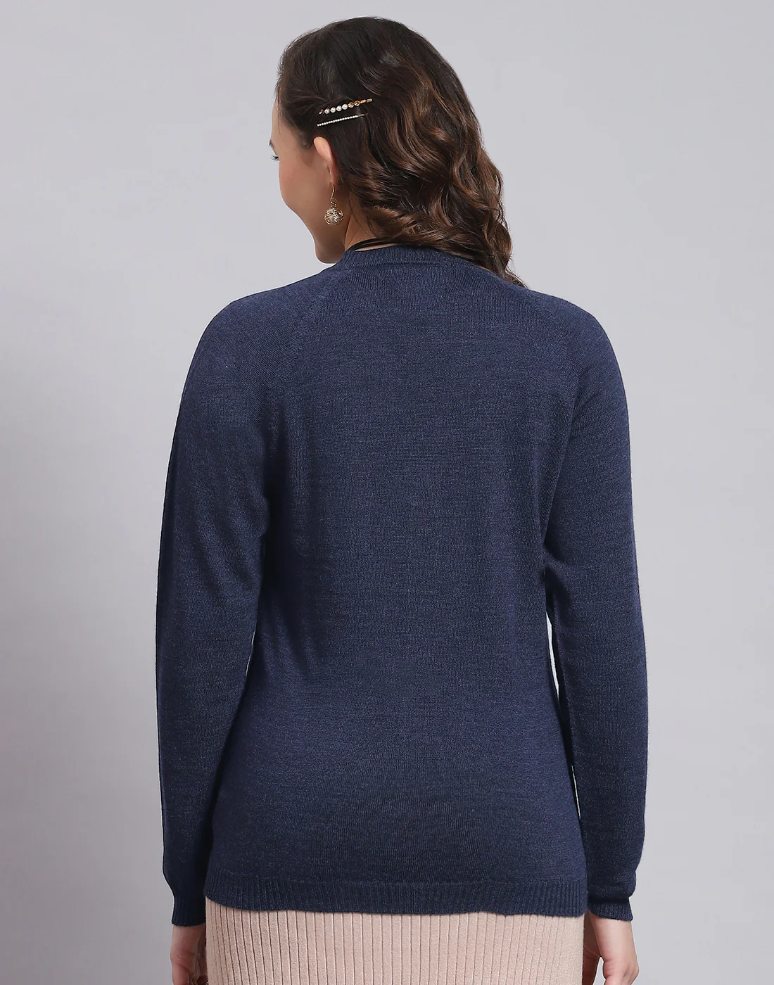 Women Navy Blue Solid V Neck Full Sleeve Cardigan - Image 5