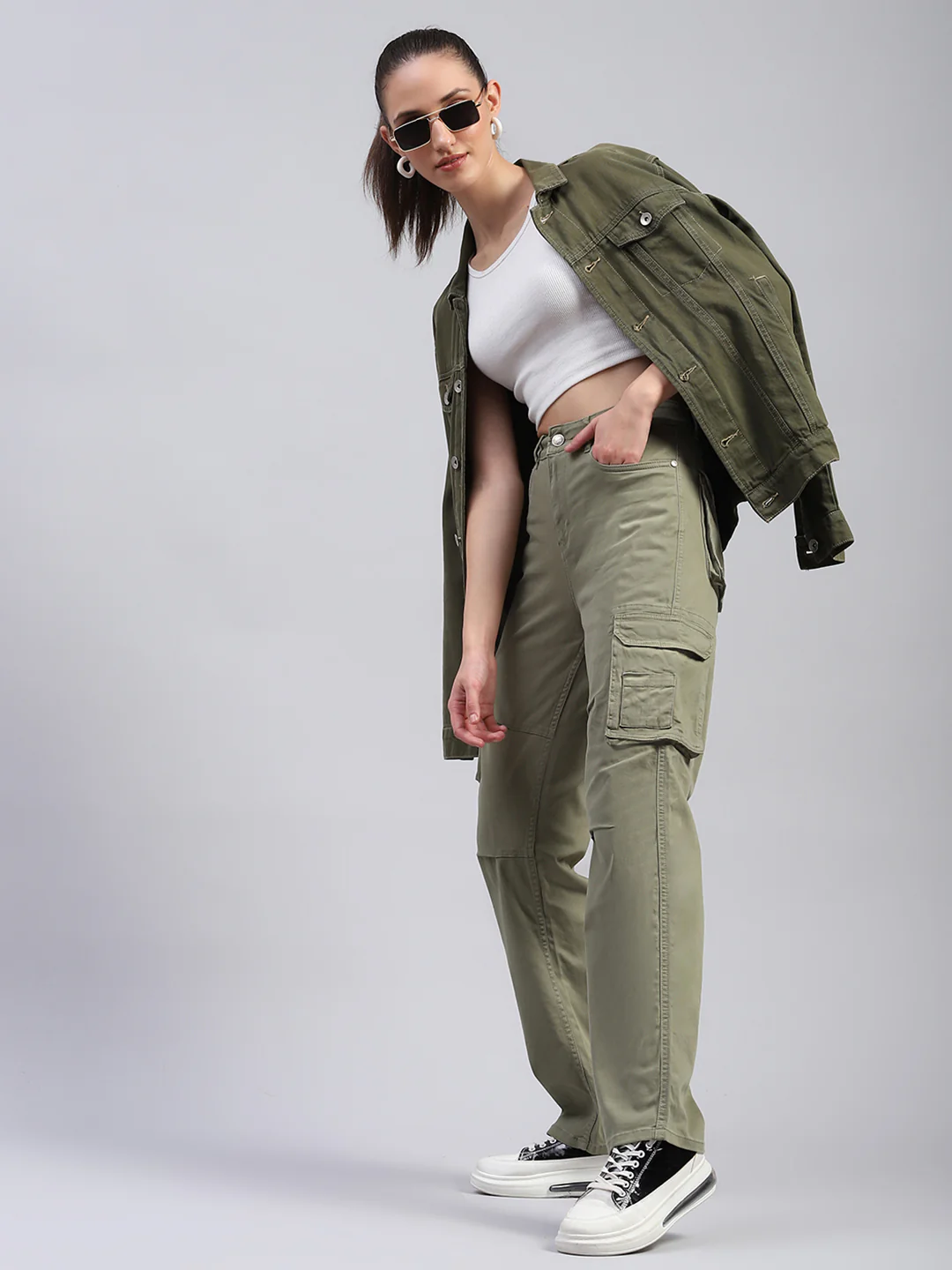 Women Olive Solid Cargo Cargo - Image 2