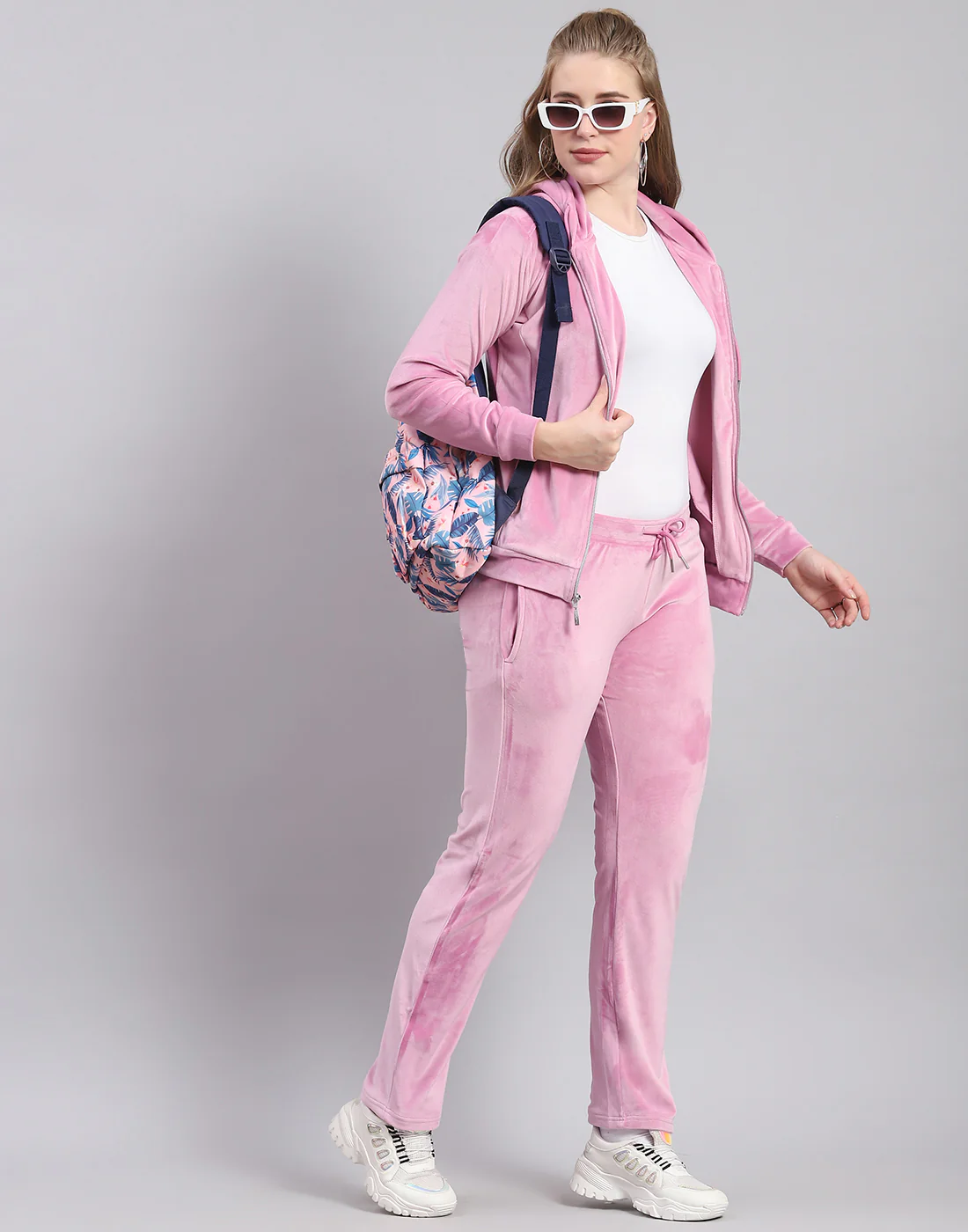 Women Pink Solid Hooded Full Sleeve Tracksuit